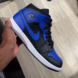 Jordan 1 mid